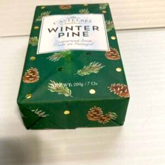CASTELBEL Limited Edition Winter Pine Fragrance Bath Bar and Washcloth Gift Set - Picture 5 of 16